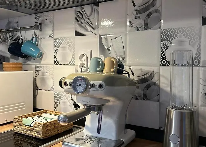 アパート Alma Mons